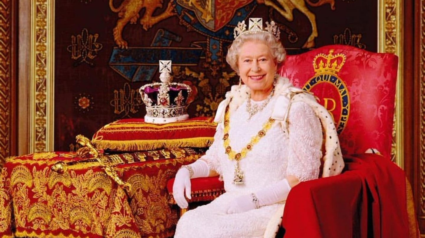 The queen s throne collection. Великобритания Букингемский дворец с королевой.